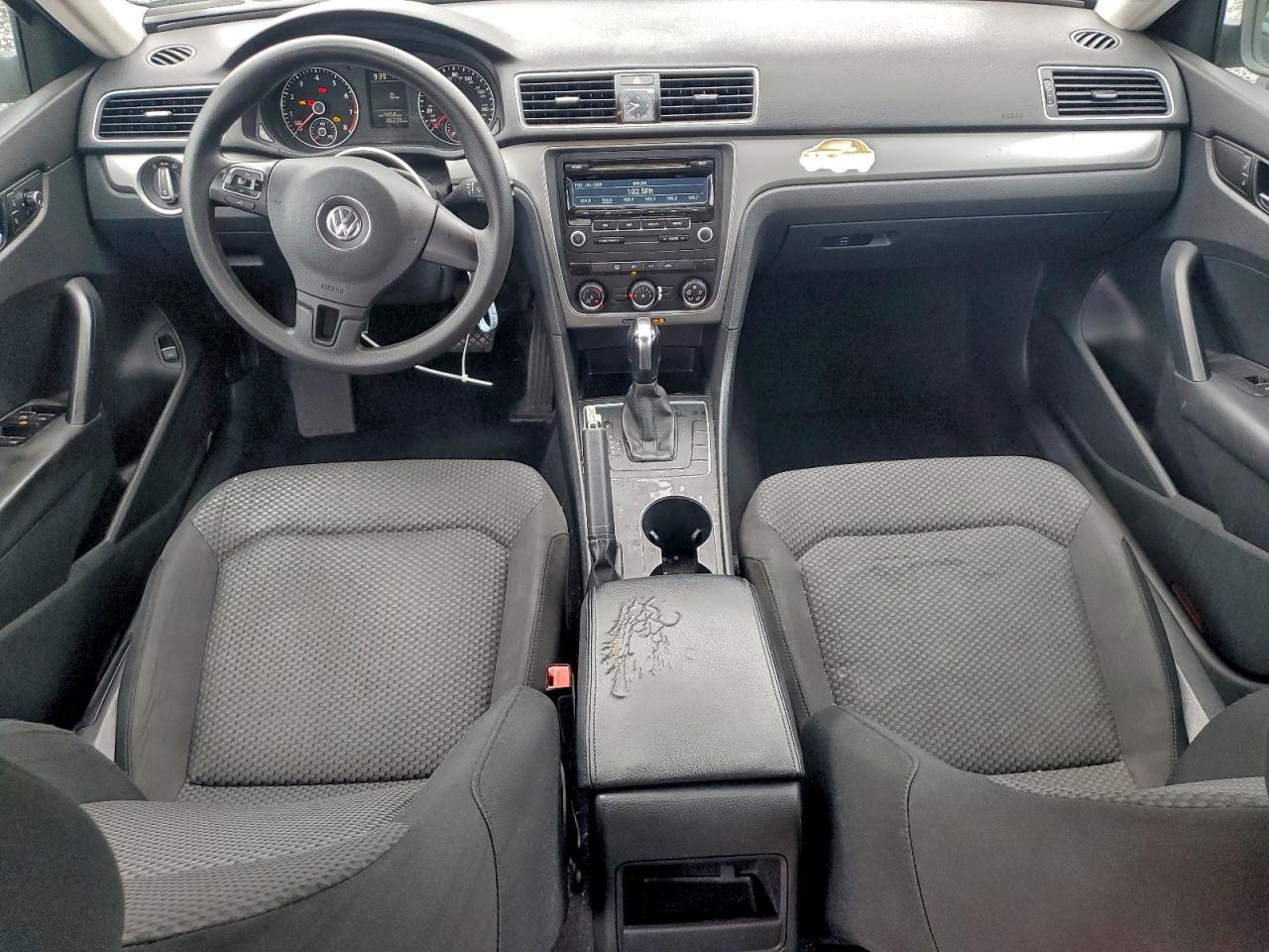 Volkswagen Passat S Image 10