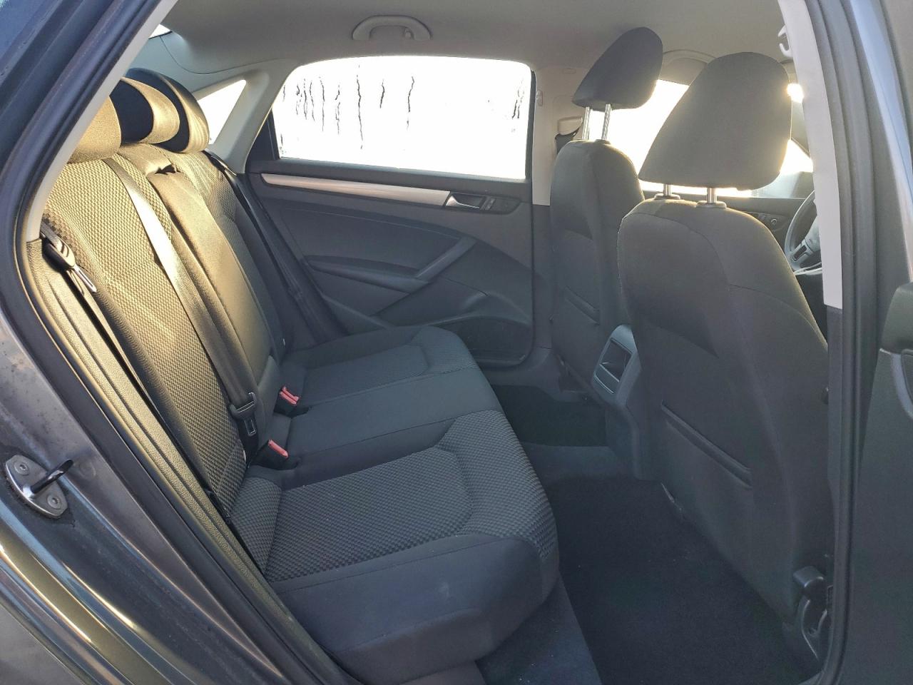 Volkswagen Passat S Image 5