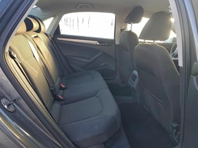 Volkswagen Passat S Image 5