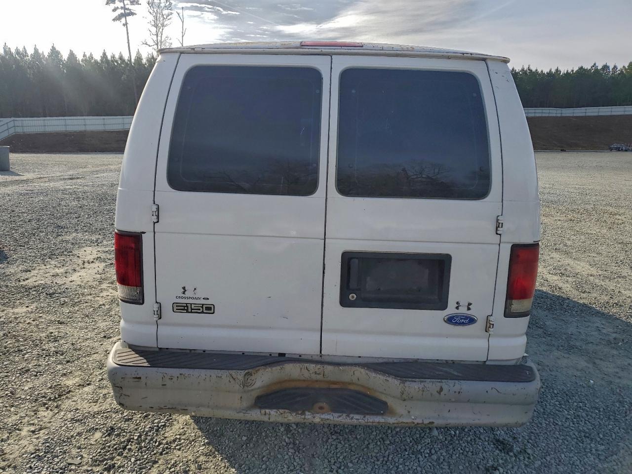 Ford Econoline E150 Van Image 6