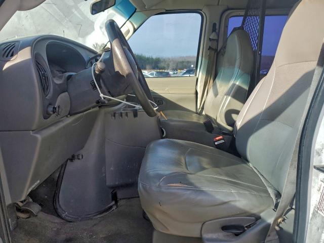 Ford Econoline E150 Van Image 5