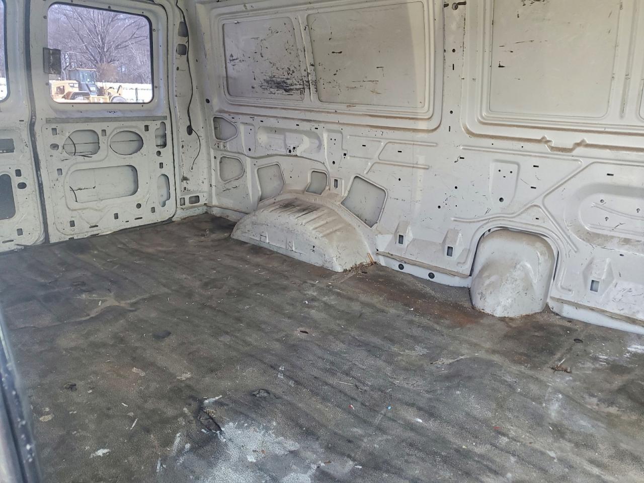 Ford Econoline E150 Van Image 4